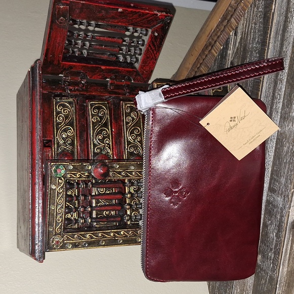 Patricia Nash Handbags - PATRICIA NASH TOOLED